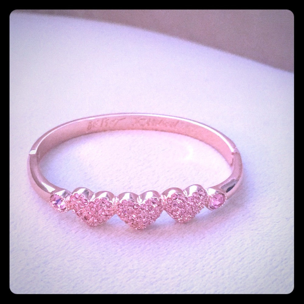 Betsey Johnson pink heart 💕 bracelet